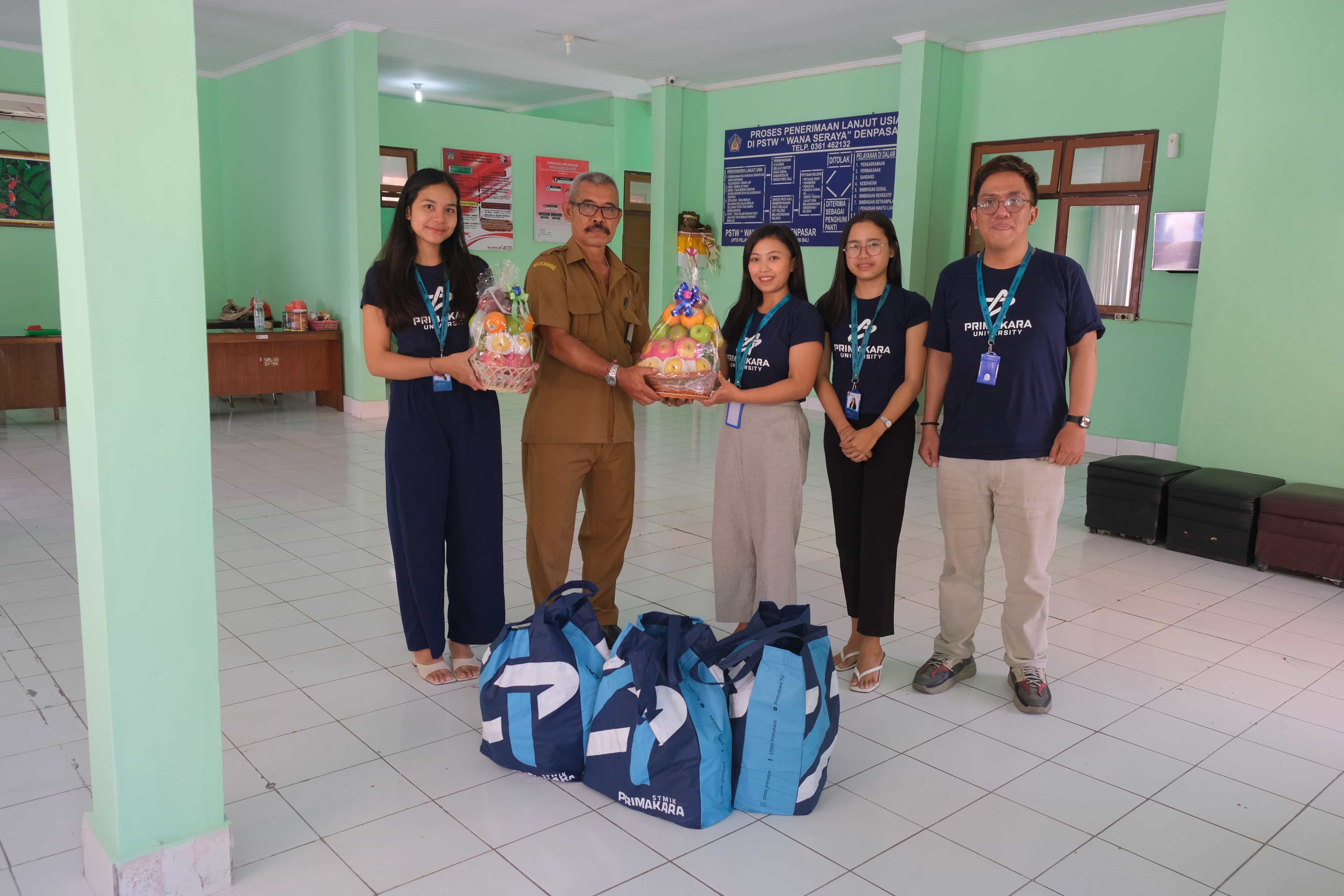 Primakara University Adakan CSR Primakara Peduli