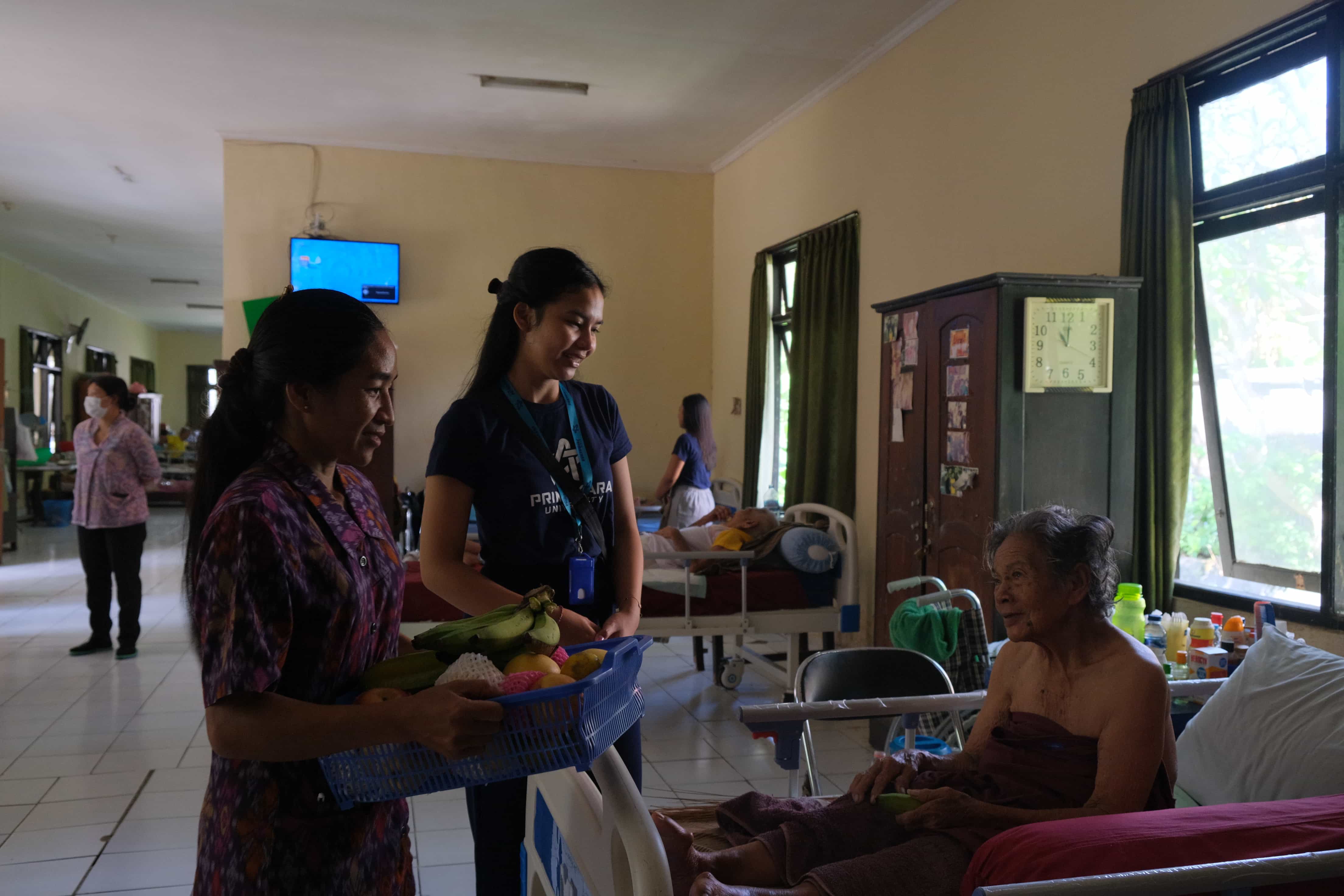 Primakara University Adakan CSR Primakara Peduli